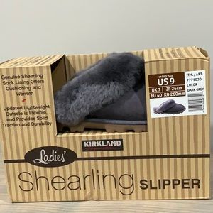 NIB! Kirkland Shearling Slipper in Dark Grey Size 9